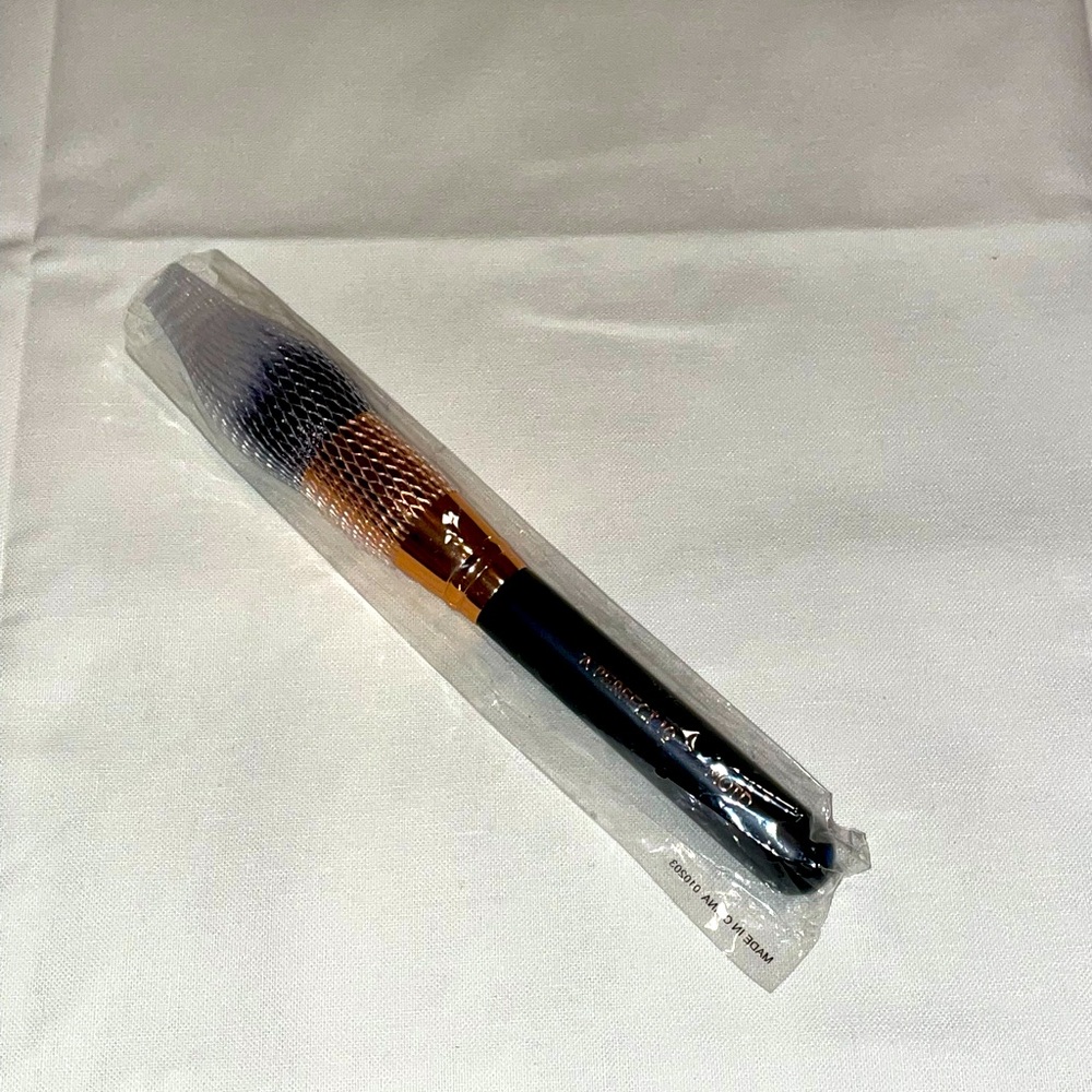 3/$15 Makeup brush